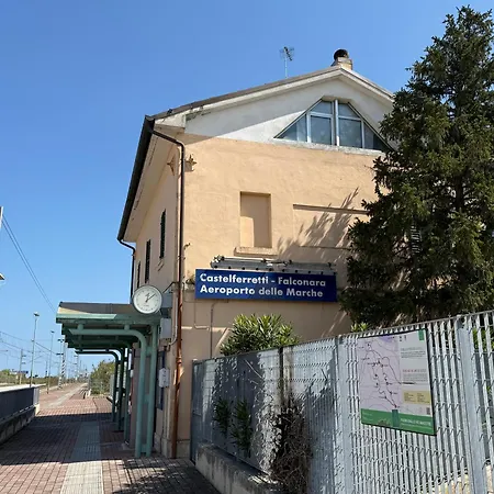 Raffaello's House - Aeroporto Falconara - Ancona Lägenhet *